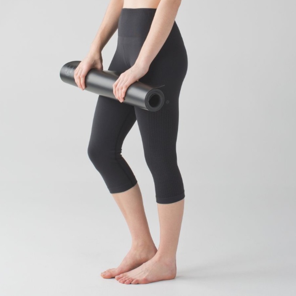 Lululemon 'In the Flow' or 'Flow & Go' crop seamless leggings in black
